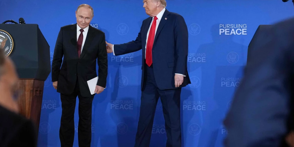 ANCHORAGE, ALASKA - AUGUST 15: U.S. President Donald Trump (R) and Russian President Vladimir Putin leave following a press conference at Joint Base Elmendorf-Richardson on August 15, 2025 in Anchorage, Alaska. The two leaders are meeting for peace talks aimed at ending the war in Ukraine.   Andrew Harnik/Getty Images/AFP (Photo by Andrew Harnik / GETTY IMAGES NORTH AMERICA / Getty Images via AFP)