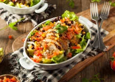 Как приготовить полезный белковый салат с фасолью и кукурузой