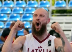 "Krastu mača" tālmetienu konkursā visiem "pogas izgriež" Apsītis