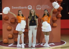 FOTO: Swedbank izcilnieku ceremonijā godina jauniešus, kas veiksmīgi apvienojuši sportu un mācības