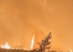 VIDEO: Portugālē nofilmēts reti sastopams dabas fenomens — uguns tornādo