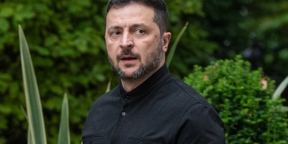 Tiek ziņots, ka Tramps Zelenskim teicis, ka Putins grib visu Donbasu.