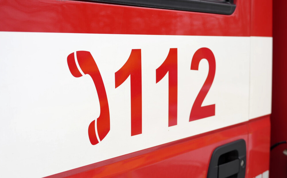 Ugunsdzēsēji Jēkabpilī izglābj un krastā nogādā Daugavā iekritušu cilvēku