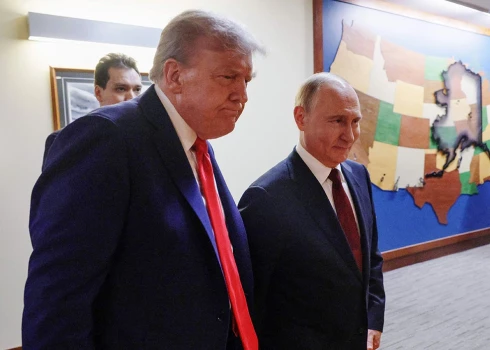 16. augusta naktī Putins un Tramps tikās Aļaskā.