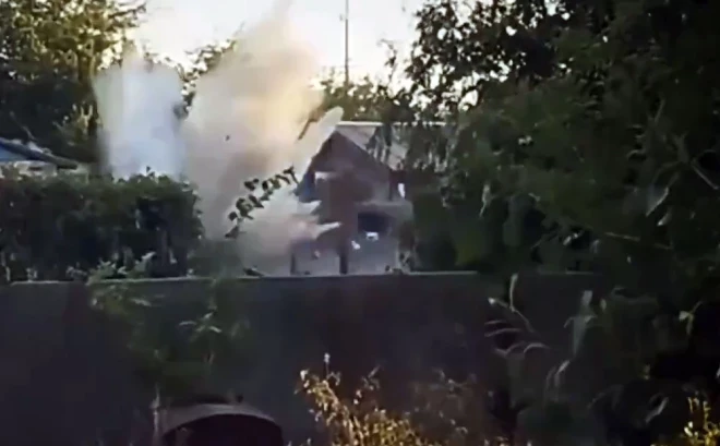 Sprādziens notika brīdī, kad ienaidnieka kravas automašīna ar personālu iebrauca okupantu dislokācijas punktā.