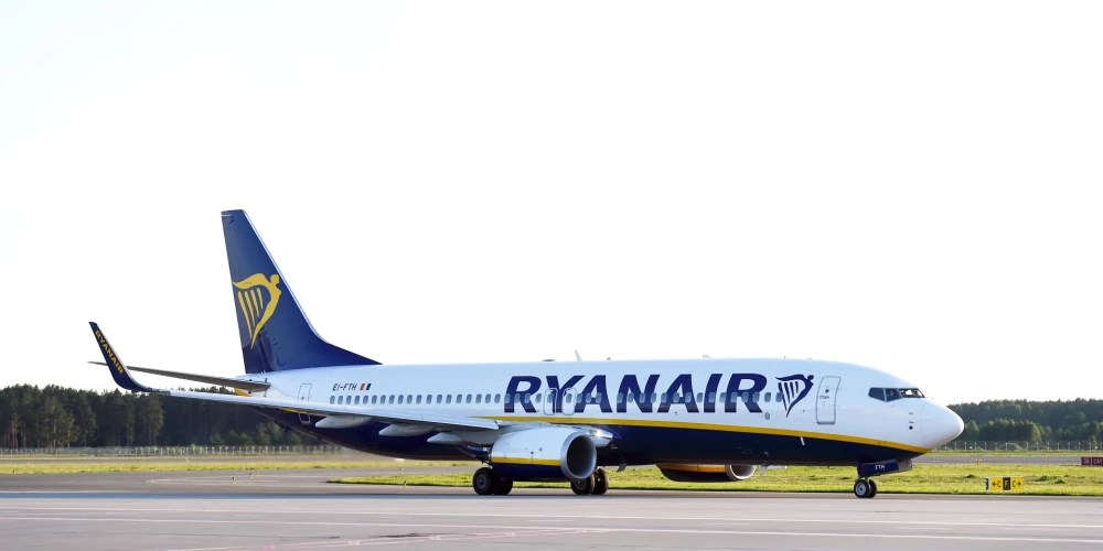 "Ryanair" reisā izcēlās haoss pēc tam, kad starp pasažieriem izcēlās strīds raudoša bērna dēļ.