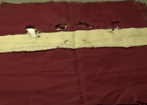 Исторический флаг будет отреставрирован и, возможно, в будущем займет почетное место в залах Оперы.