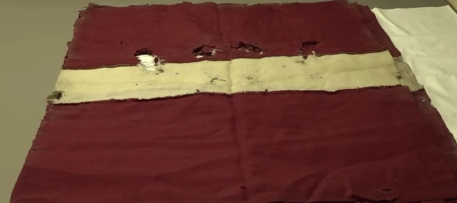 Исторический флаг будет отреставрирован и, возможно, в будущем займет почетное место в залах Оперы.