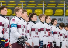 Latvijas U-20 "baltās" izlases hokejisti uzvar LHF prezidenta kausā