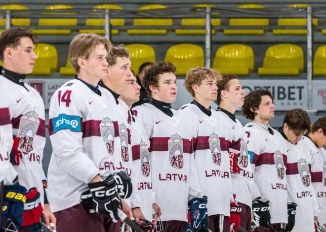 Latvijas U-20 "baltās" izlases hokejisti uzvar LHF prezidenta kausā