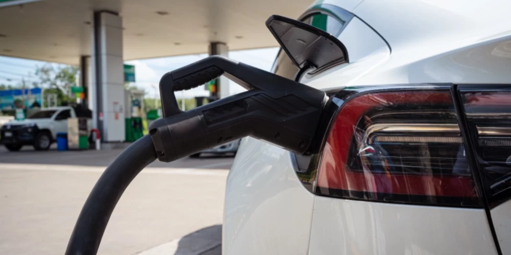 Rietumeiropā reģistrēts rekordliels elektroauto skaits. 