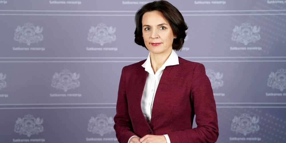 Satiksmes ministrijā (SM) otrdien, 19. augustā, darbu noslēgs valsts sekretāra vietniece "Rail Baltica" projekta jautājumos Kristīne Malnača, kura šajā amatā strādāja kopš 2024. gada jūnija. Lēmums pieņemts abām pusēm vienojoties. 