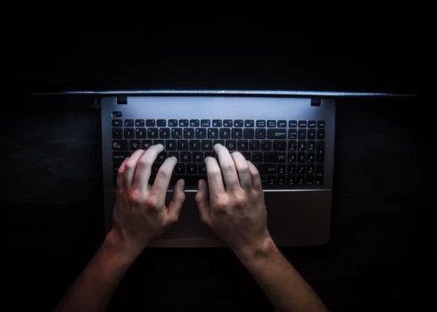 Nacionālā elektronisko plašsaziņas līdzekļu padome (NEPLP) ir nolēmusi liegt pieeju vēl deviņām Krievijas propagandu izplatošām tīmekļa vietnēm.