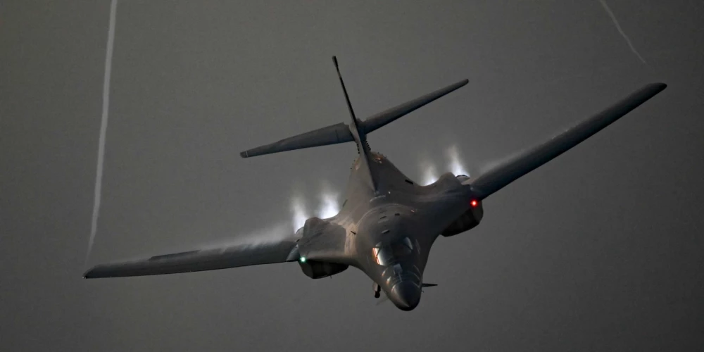 ASV Gaisa spēku bumbvedējs “B-1B Lancer”.