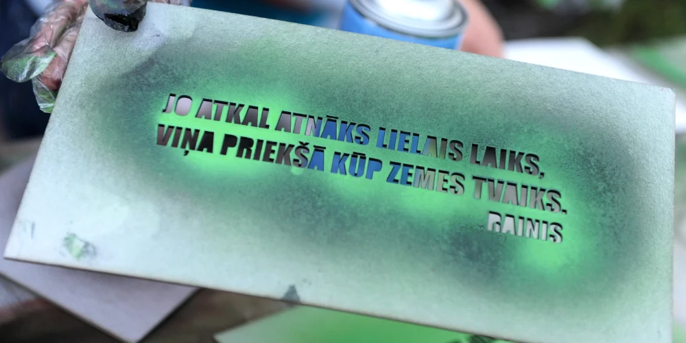 Dzejas pasts kultūras vasarnīcā "Esplanāde 2014", kur sākas ikgadējās "Dzejas dienas", kas divu nedēļu laikā tika piedāvāti vairāk nekā simts pasākumu visā Latvijā.