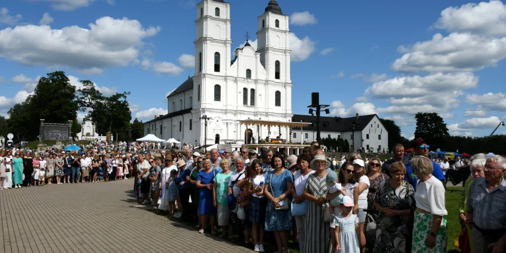 Vissvētākās Jaunavas Marijas debesīs uzņemšanas svētku galvenā Svētā Mise Aglonā.