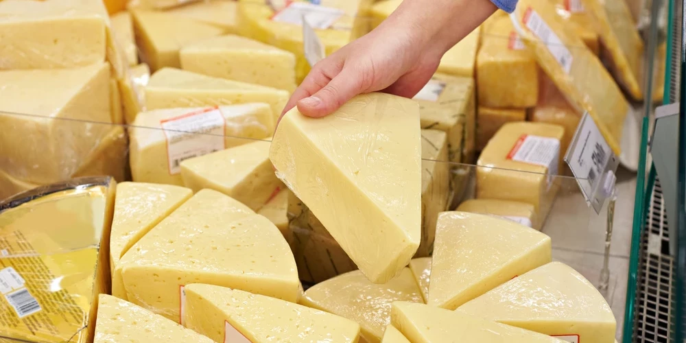 Lielākais saražotā apjoma pieaugums vērojams sviestam – par 14,4 % un sieram.