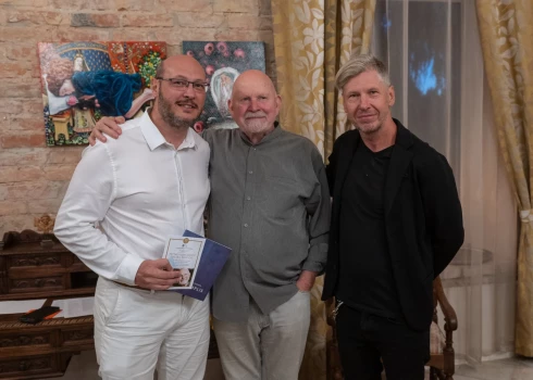 16.08.2025. Mazā Mežotnes pils. Koncerts. Pēteris Vasks ielūdz. Vasara. Mežotne. Etīna Emīlija Saulīte - soprāns. Matīss Eisaks - kontrabass. Amanda Tauriņa - angļu rags. Rihards Plešanovs - klavieres. Foto: Aivars Liepiņš