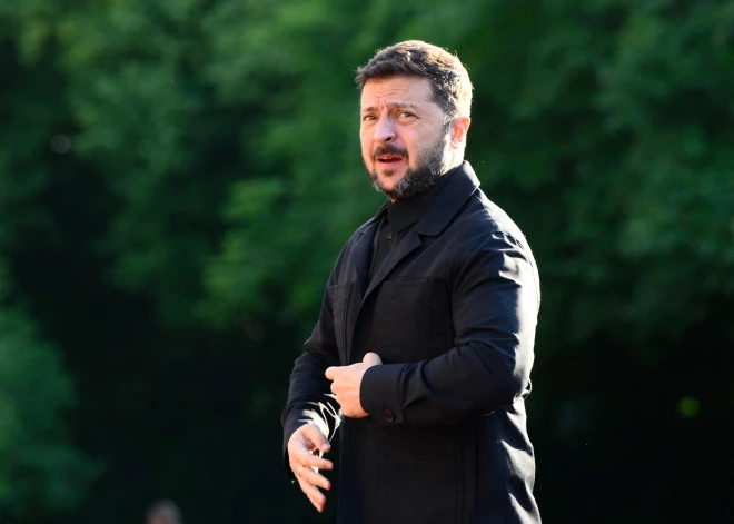 Vai uzvalks šoreiz palīdzēs? Zināms, kā vizītē pie Trampa šovakar plāno saģērbties Volodimirs Zelenskis