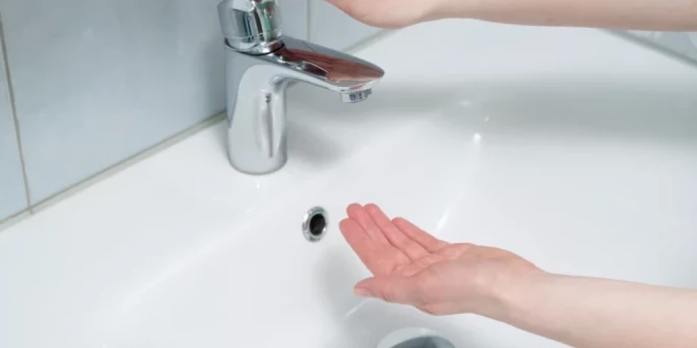 Ūdensvada avārija Ogrē vairākus namus atstājusi bez ūdens.