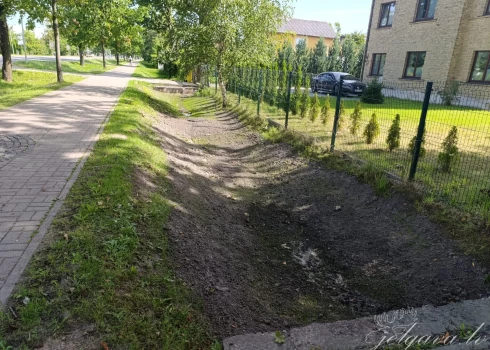 Lai atjaunotu nogulšu stabilitāti un grāvju funkcionalitāti, tika iztīrīti grāvji, salaboti noslīdējumi un atjaunoti nogulšu profili.