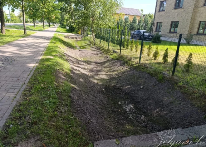 Jelgavā veikti grāvju nostiprināšanas un meliorācijas darbi