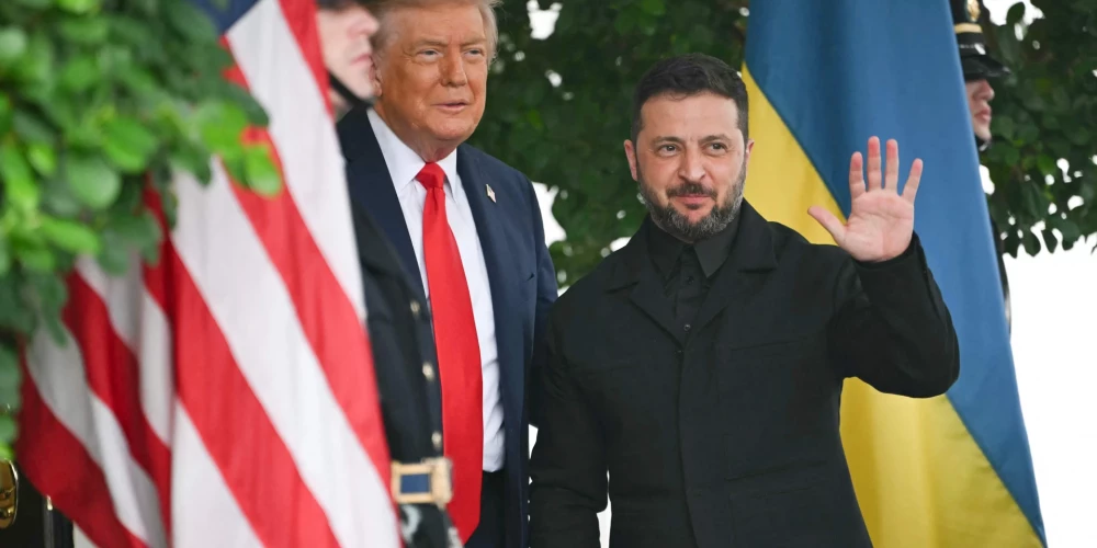 Ukrainas prezidents Volodimirs Zelenskis ierodas uz sarunām ar ASV prezidentu Donaldu Trampu.