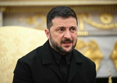 “Tu izskaties lieliski šajā uzvalkā”: Zelenski slavē Baltajā namā par eleganto izskatu