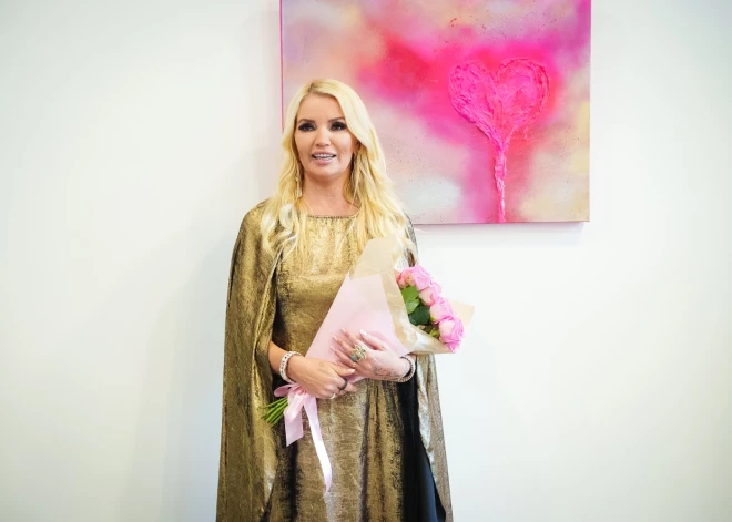 Liene Kiviča atklāj pirmo personālizstādi.