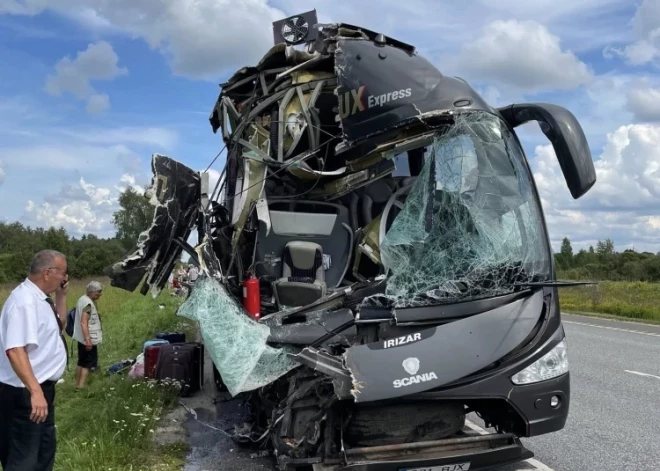 Удар по бюджету и репутации - пострадавшие в аварии автобуса Lux Express требуют тысячи евро компенсации