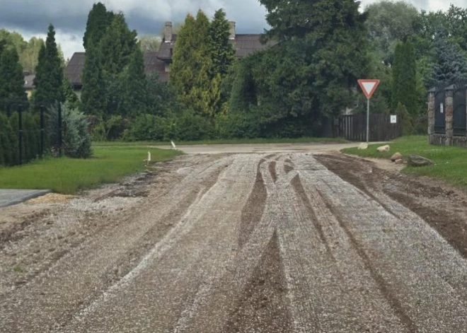 Siguldas novadā sāk ceļu apstrādi ar putekļu absorbentu