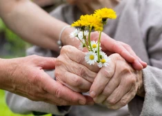 Sieviete pēc smaržas nosaka, ka viņas vīru skārusi Pārkinsona slimība