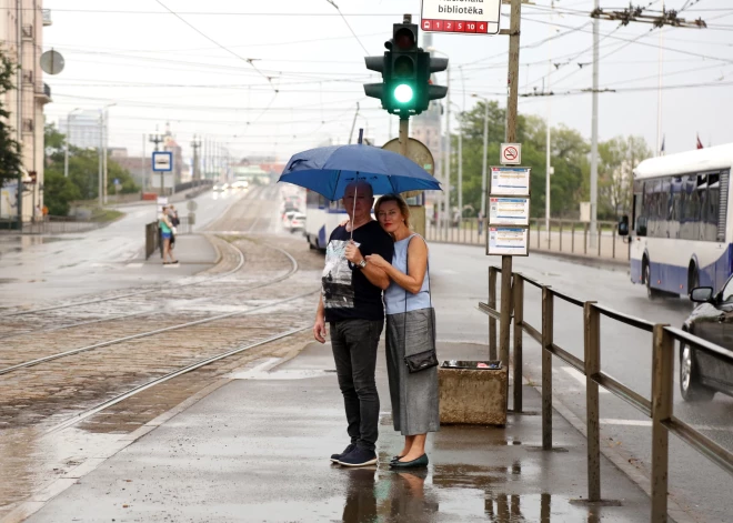 Naktī gaidāms lietus un pērkona negaiss