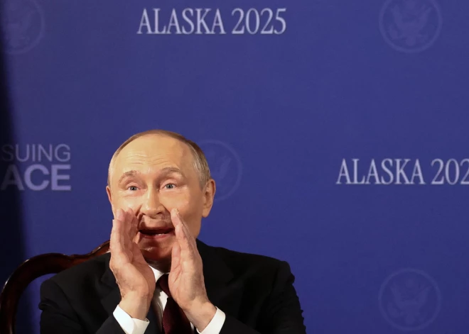 Šveice sola nearestēt Putinu, ja viņš atlidos uz miera sarunām. Pirms tam tur netraucēti ieradās sankcijām pakļautās Krievijas amatpersonas