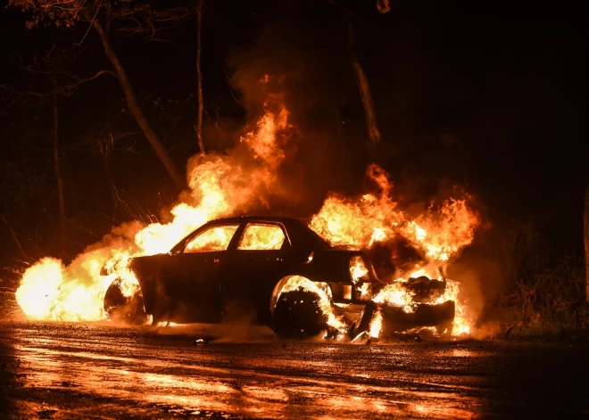 Вчера сгорели три легковых автомобиля