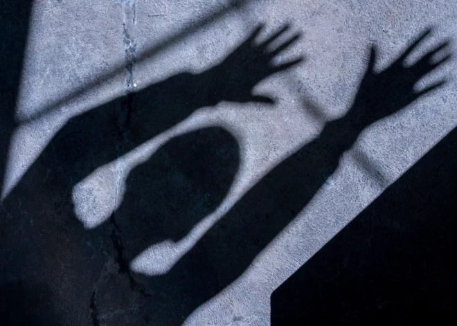 "Bērns nevarēja pastaigāt!" Kurzemes pusē no kādas vardarbīgas ģimenes izņemti seši bērni