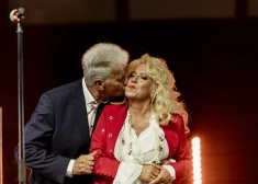 FOTO: Jūrmalā izskan grupas "Turaidas roze" 40 gadu jubilejas koncerts. Uz skatuves kāpj arī Evika Siliņa