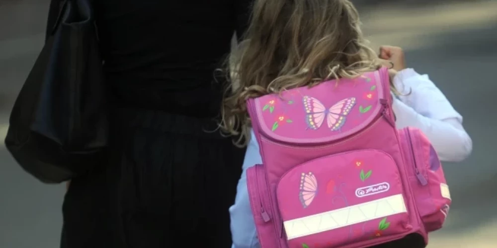 Pabalsts tiek piešķirts neatkarīgi no bērna deklarētās dzīvesvietas.