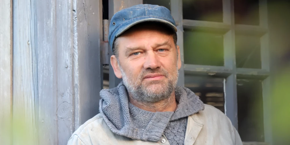 Kaspars Gods atkal ir brīvs puisis.