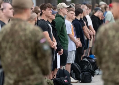 До сих пор военная полиция никого из призывников не доставляла на место службы принудительно.
