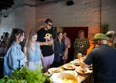 Sabiedrībā zināmi cilvēki pulcējas “Lidl Latvija” rīkotā Pupu ballē. FOTO