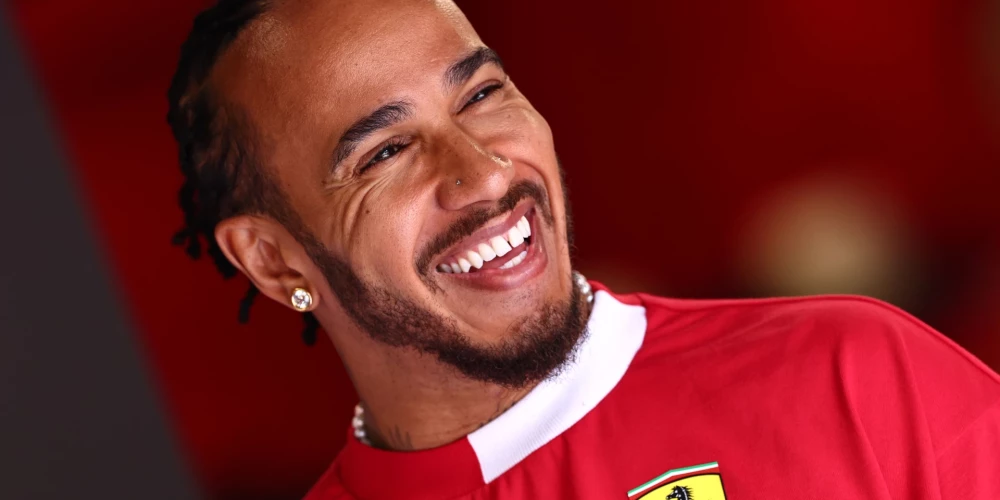 Septiņkārtējais F-1 pasaules čempions pirms šīs sezonas pārcēlās uz "Ferrari" komandu. 