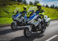 FOTO: Valsts policijas motoekipāžām jaunas formas – aplūko, kā tās uzlabo drošību satiksmē