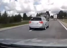 VIDEO: pārgalvīgs apdzīšanas manevrs uz A7 šosejas – "Audi" vadītājs teju izvairās no frontālas sadursmes