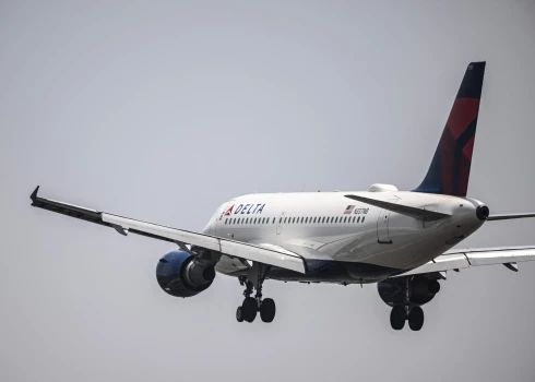 “Delta Air Lines”.