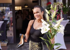 Aleksandra Kurusova laimīgi smaida, jo atvērusi savu batutu fitnesa studiju.