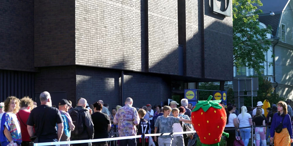 Lidl - один из немногих магазинов в Латвии, способных создавать многометровые очереди.