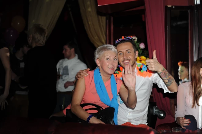 Kašera ģimeni un mammu Sandru Blūmu-Blūmani plašāka sabiedrība iepazina 2012. gada pavasarī LNT talantu šovā "O!Kartes skatuve", kad viņš spēra pirmos soļus pašmāju šovbiznesā.