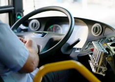 "Liepājas autobusu parks" un "Nordeka" atceļ kopumā 24 reisus, pie vainas šoferu trūkums