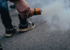 Bauskā policija nudien bargi soda jaunieti, kurš spridzināja petardes - viņš aizvests pie mammas
